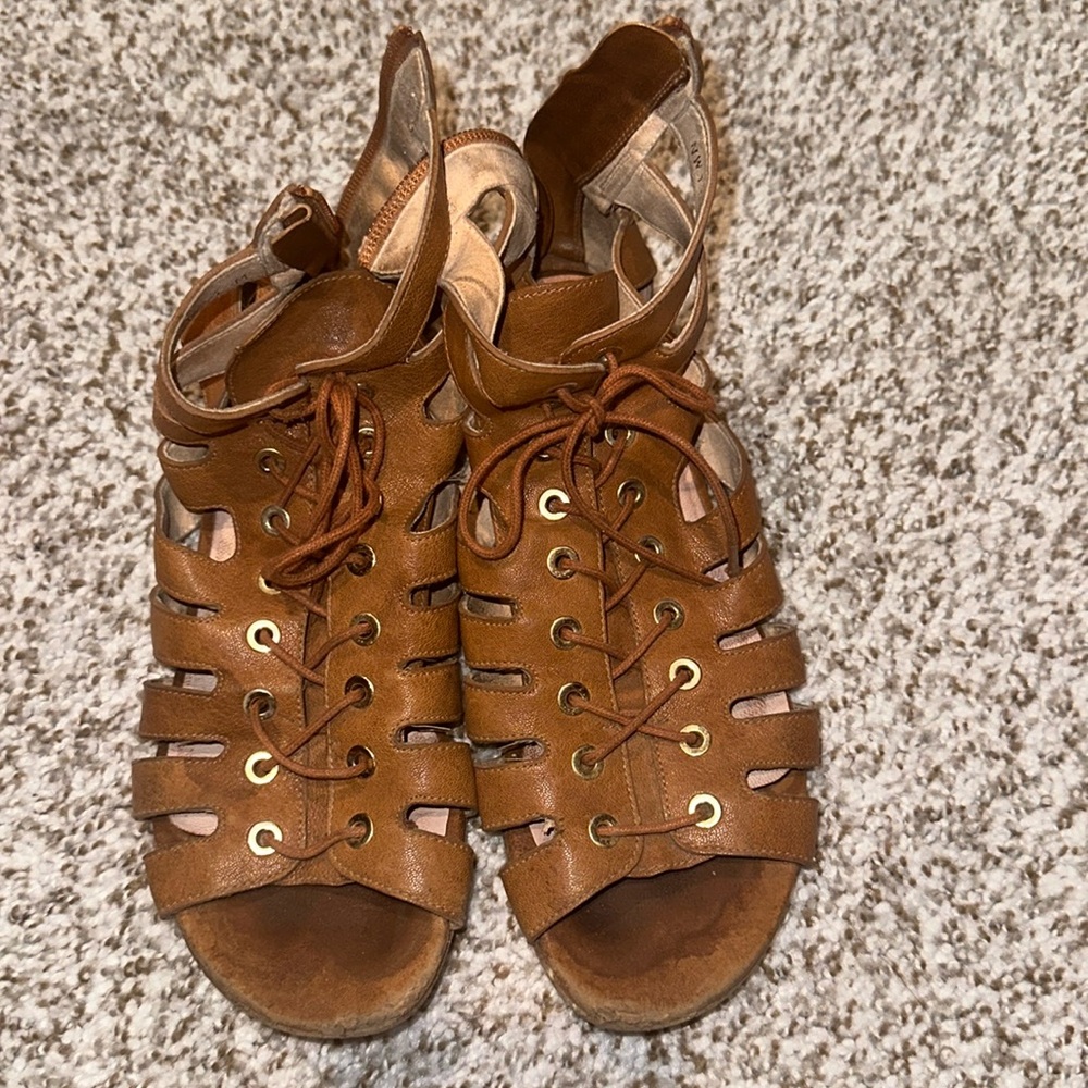 Stuart Weitzman size 6 pre owened flats sandals.